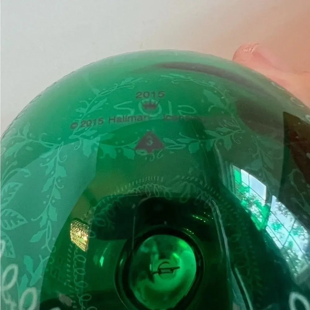HALLMARK KEEPSAKE “2015” GLASS CHRISTMAS ORNAMENT